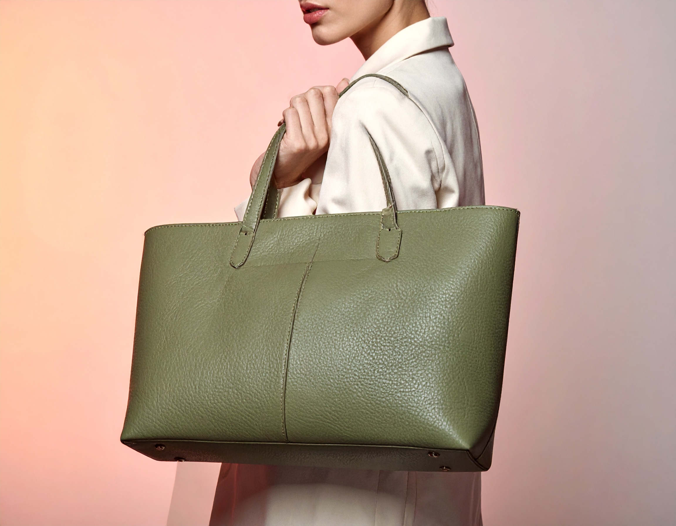 Model with Green modern minimalist Handbag
